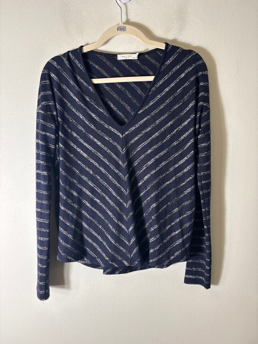 Rag & Bone Black and White V Neck Light Weight Sweater Sz XS